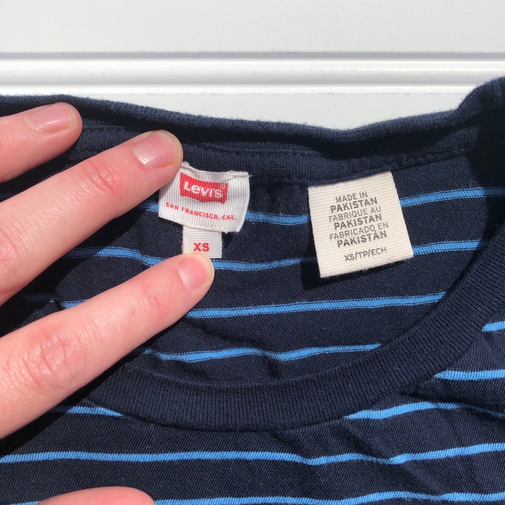 ♥️Levi’s Striped T-shirt - Picture 2 of 5